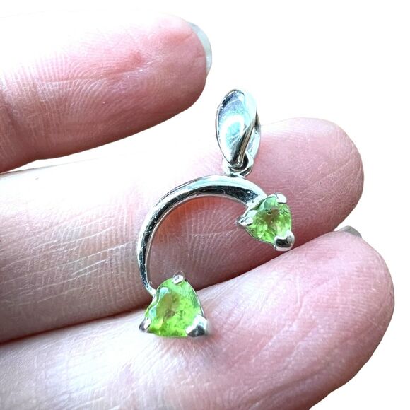 Peora Peridot Sterling Silver Necklace Pendant - Picture 1 of 16